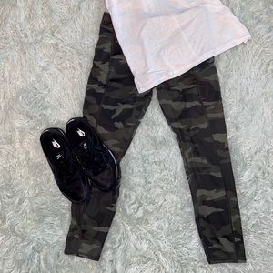 ATHLETA CAMO LEGGINGS